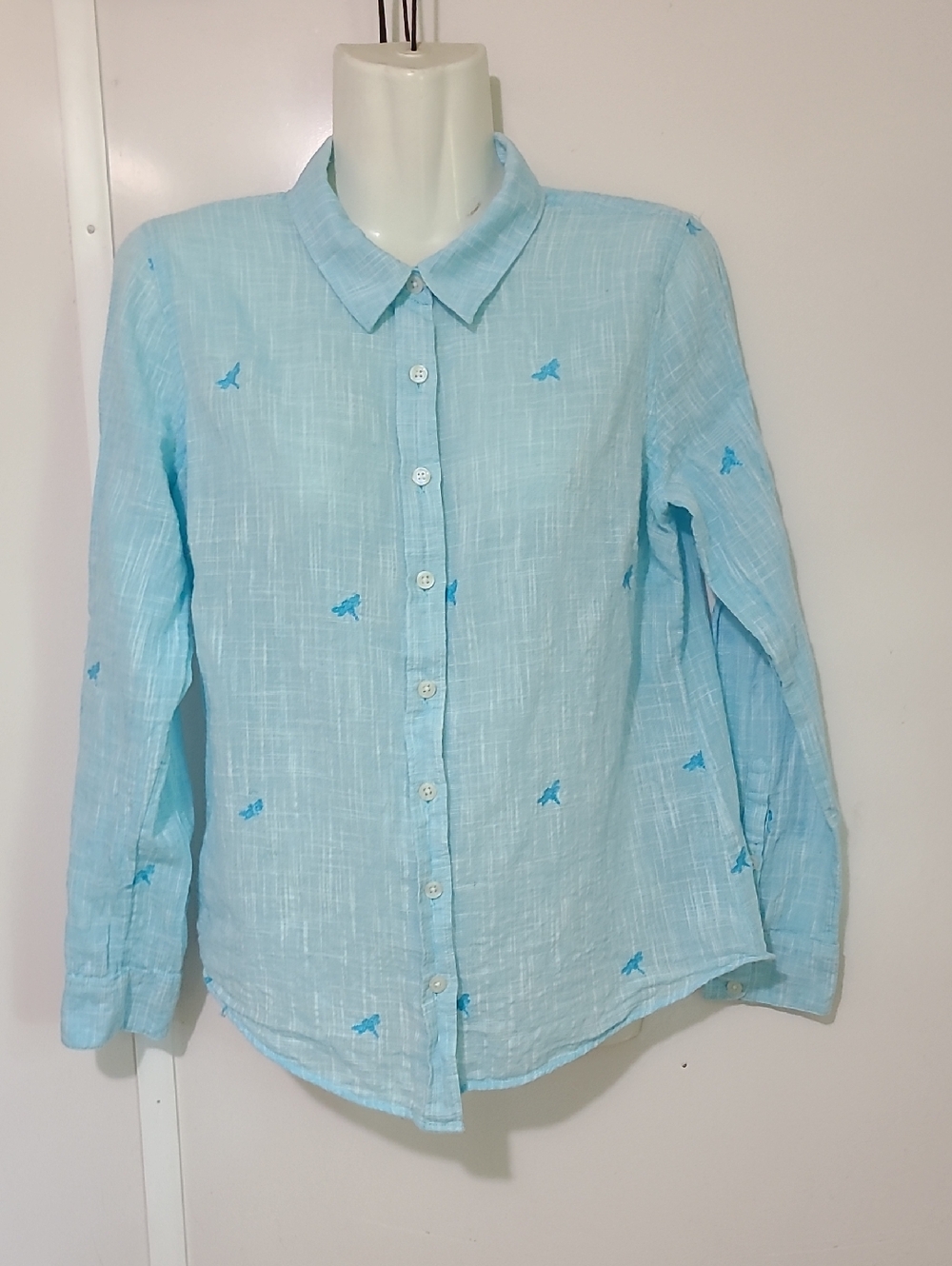 crown & ivy Light Blue Textured Button-Up Top